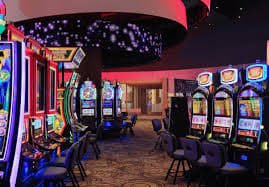 Poker ကတ်ဂိမ်း Hand Ranking ဖဲချပ်များ ခင်းကျင်းထားသော မြင်ကွင်း